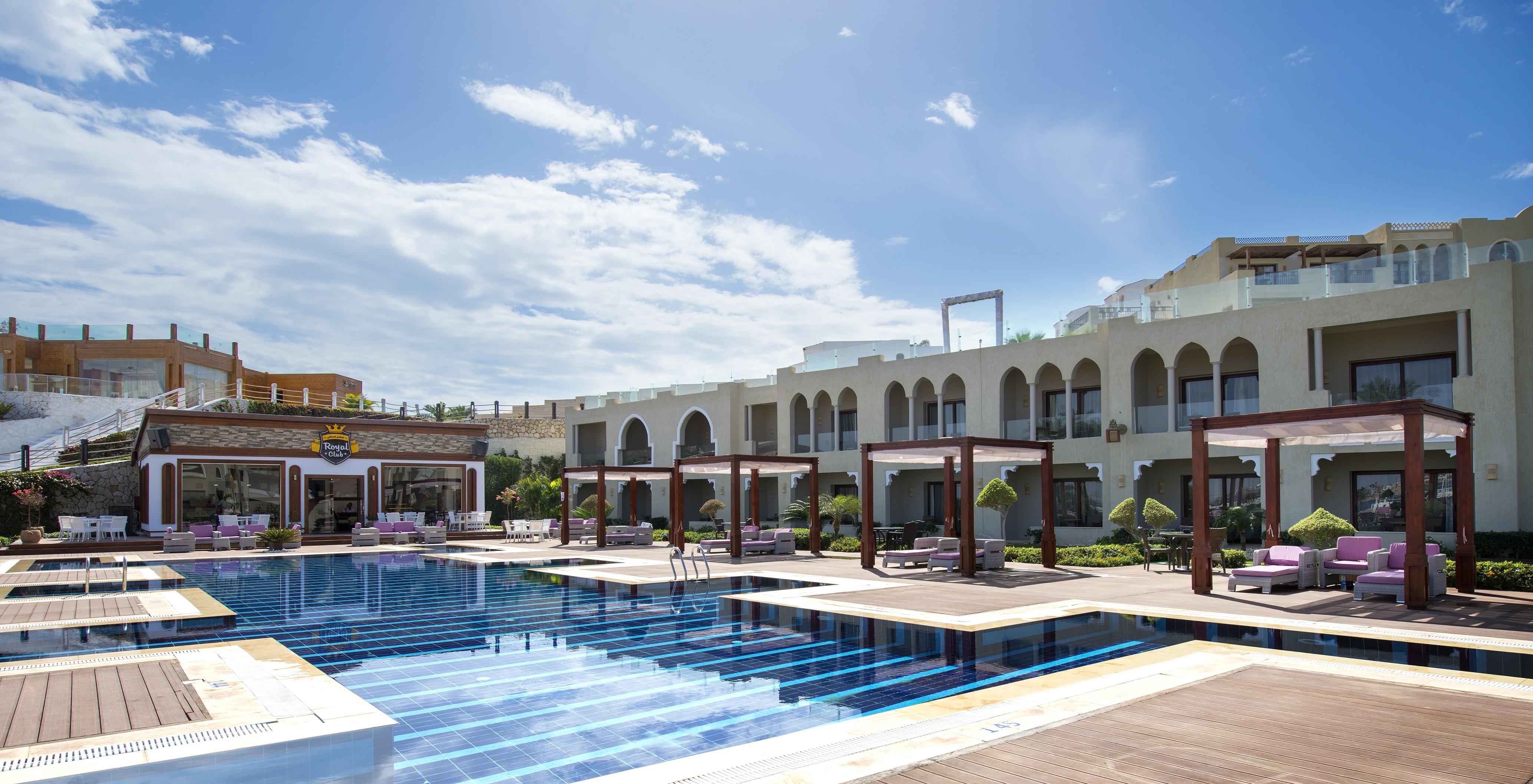 Sunrise Arabian Beach Resort Sharm el Sheikh Esterno foto The hotel's swimming pool