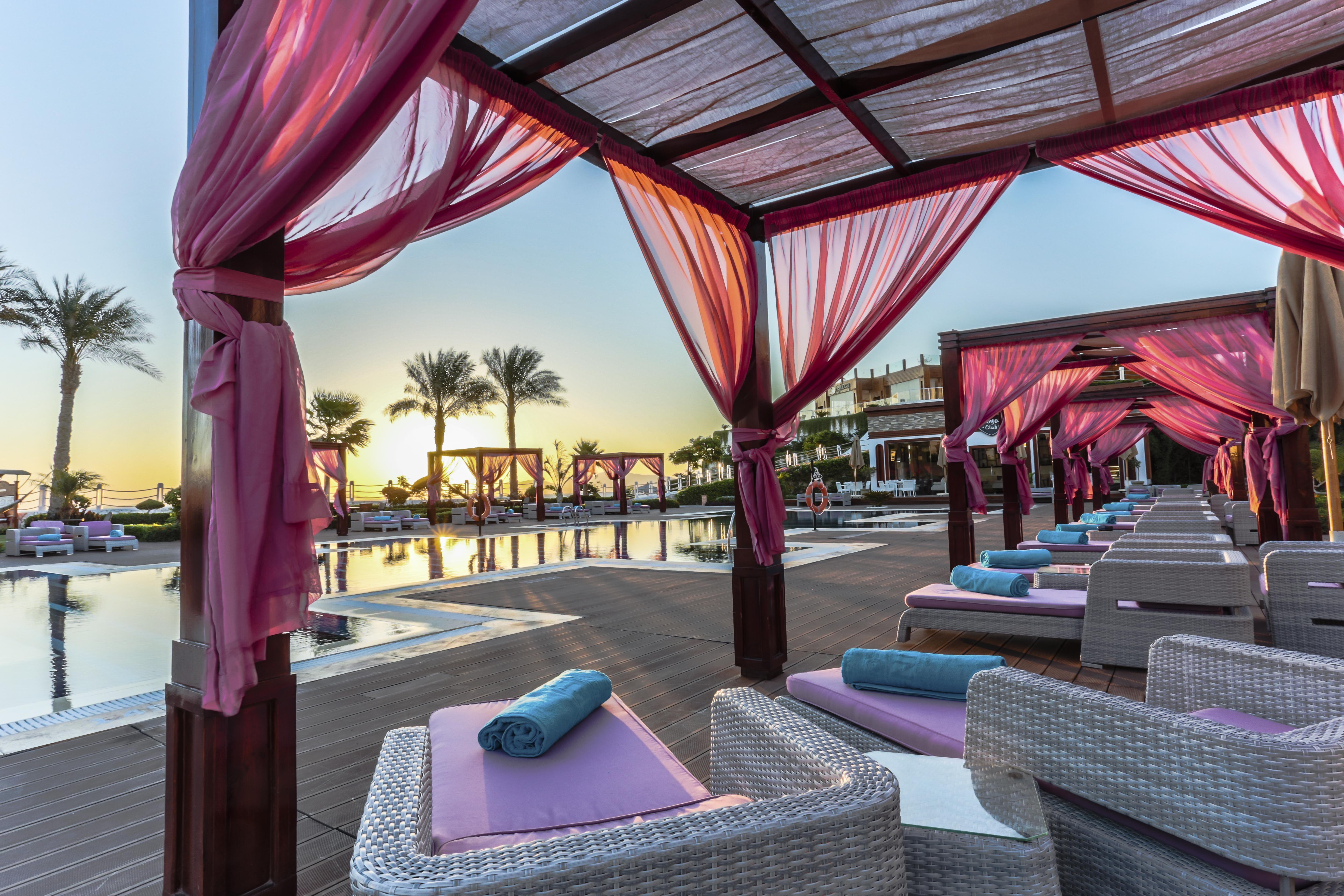 Sunrise Arabian Beach Resort Sharm el Sheikh Esterno foto The pool at the resort