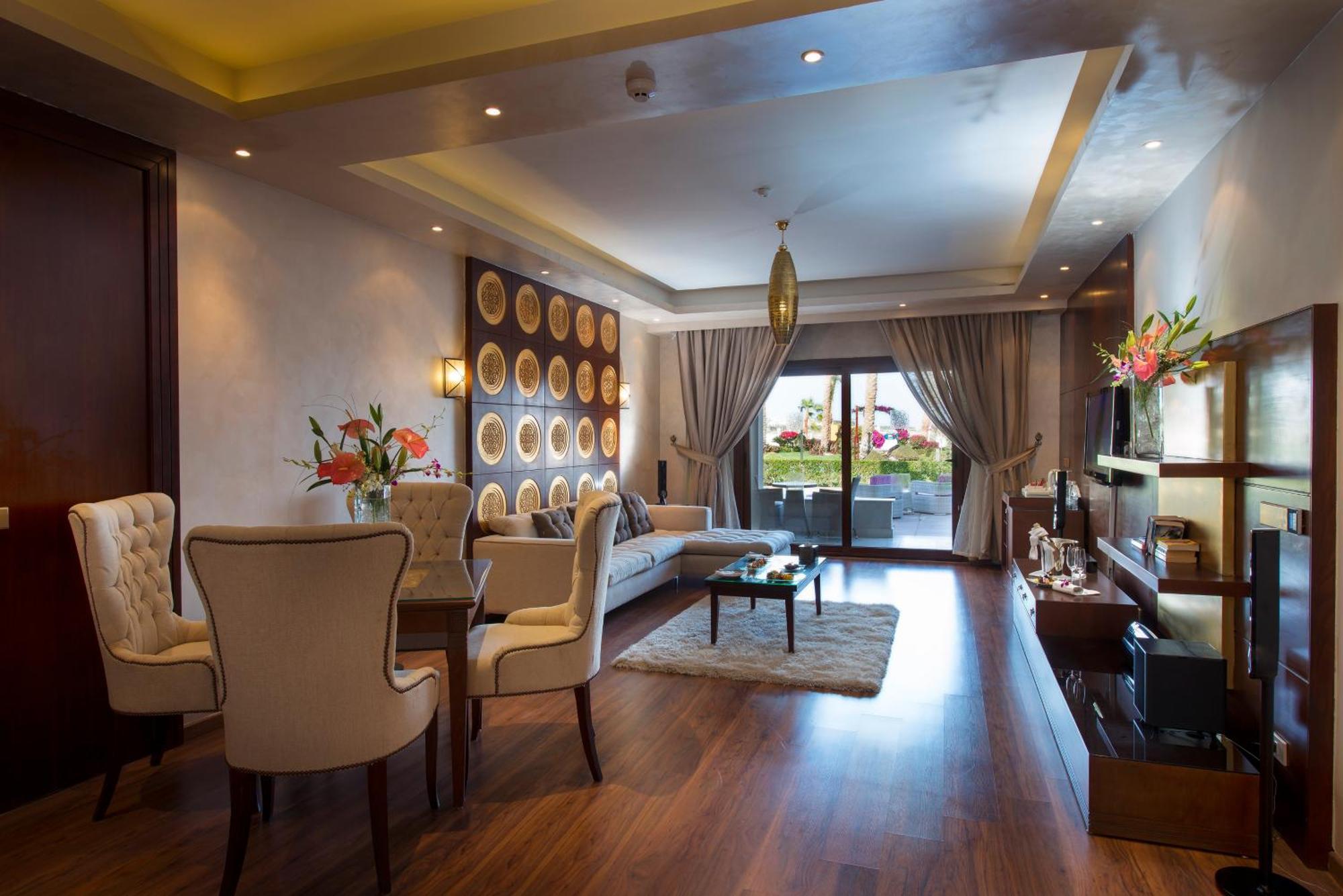 Sunrise Arabian Beach Resort Sharm el Sheikh Camera foto A living room in a luxury apartment
