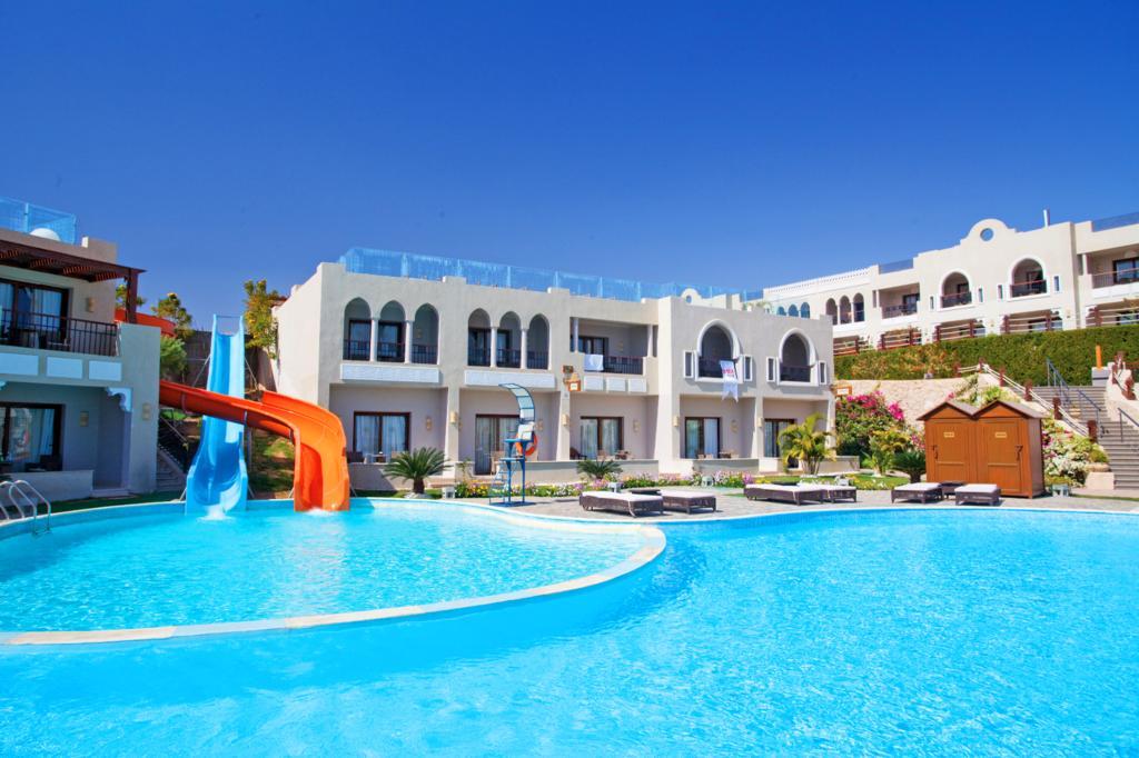 Sunrise Arabian Beach Resort Sharm el Sheikh Esterno foto A pool at a hotel