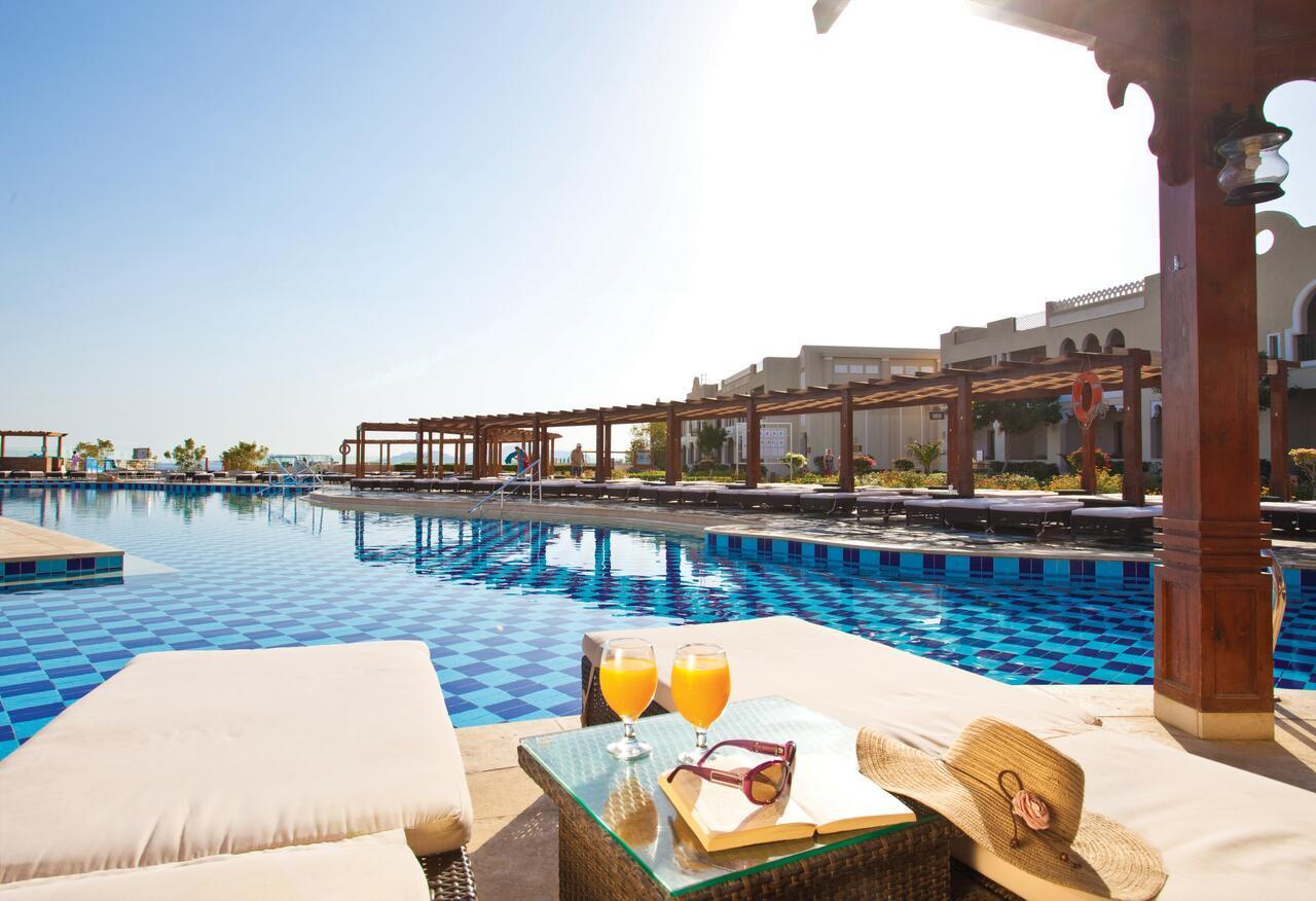 Sunrise Arabian Beach Resort Sharm el Sheikh Esterno foto The pool at the hotel