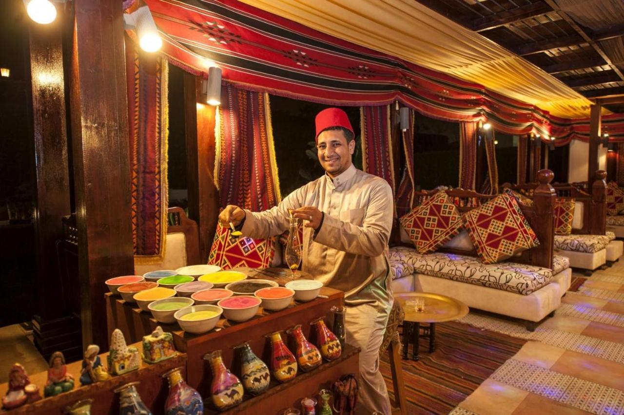 Sunrise Arabian Beach Resort Sharm el Sheikh Esterno foto A souk in Dubai